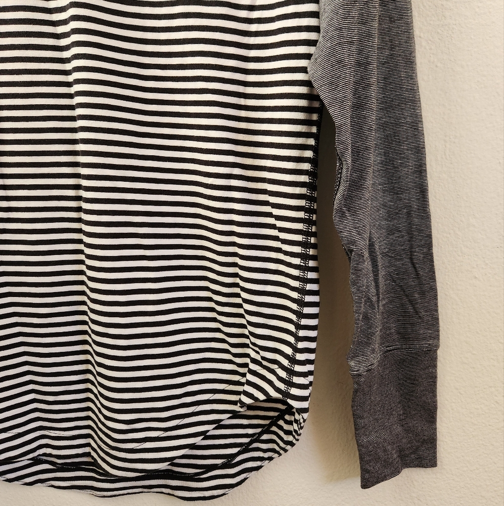 Lululemon Women's Weekend Long Sleeve Shirt Classic Stripe Black White Size 4 - Picture 5 of 8